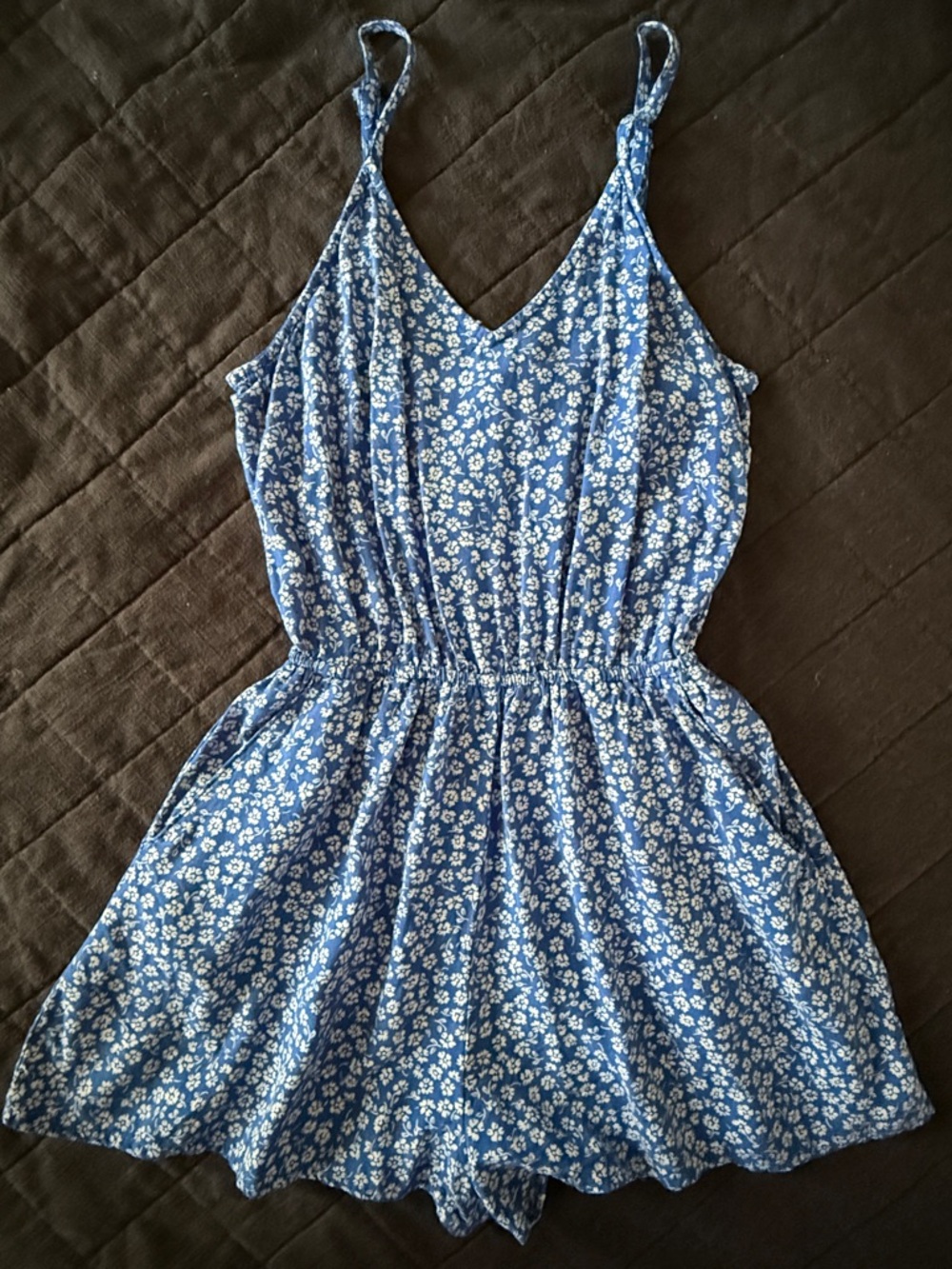 V-NECK PLAYSUIT in blue with white flowers floral print adjustable strap romper